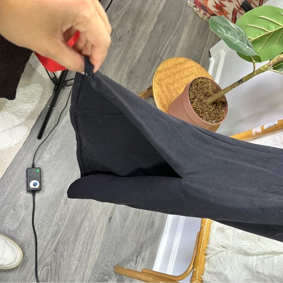 ALO Yoga Black Pull On Split Hem Pants sz M - Picture 4 of 6